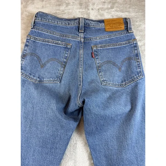 Levis Jeans Womens 25 Premium Wedgie Straight Med Wash Distressed Raw Hem Big E - Picture 4 of 11